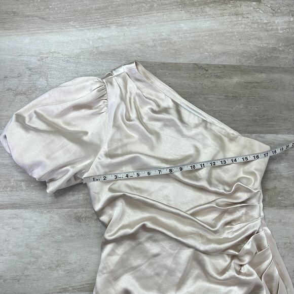 Elliatt Cinda Dress in Pearl - Picture 3 of 10